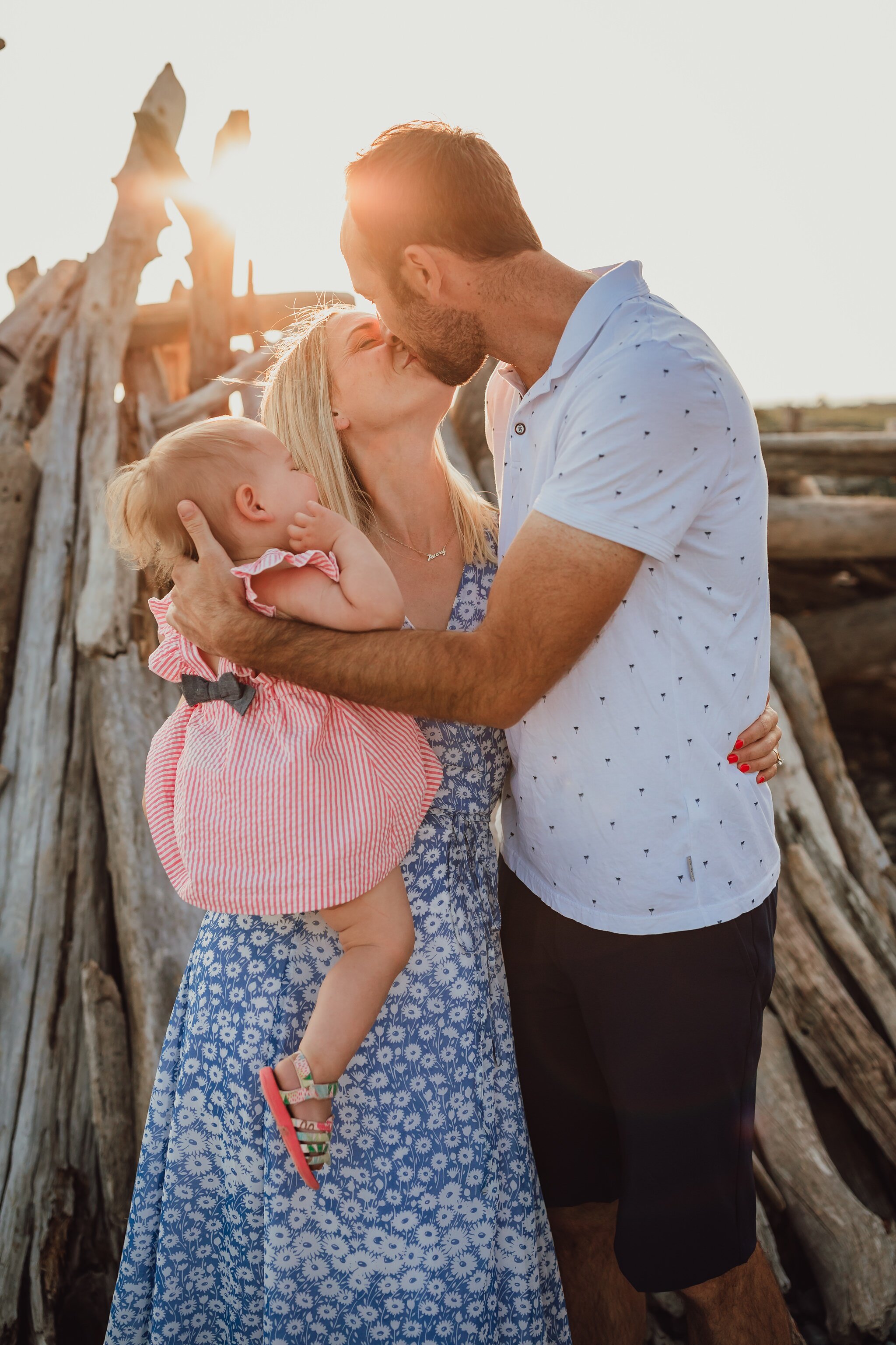 Beautiful extended family photos taken by Kara Chappell Photography at Fort Casey State Park on Whidbey Island.