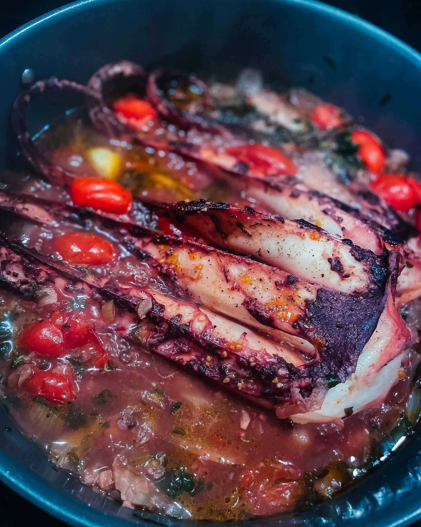 Polpo alla siciliana 🐙

Here&rsquo;s our version of a Sicilian-style braised octopus linguini!

We cooked it for an hour with fresh fennel and white wine and paired it with a salmon and tomato slow-cooked sauce

Simply divine!

Any octopus-lovers he