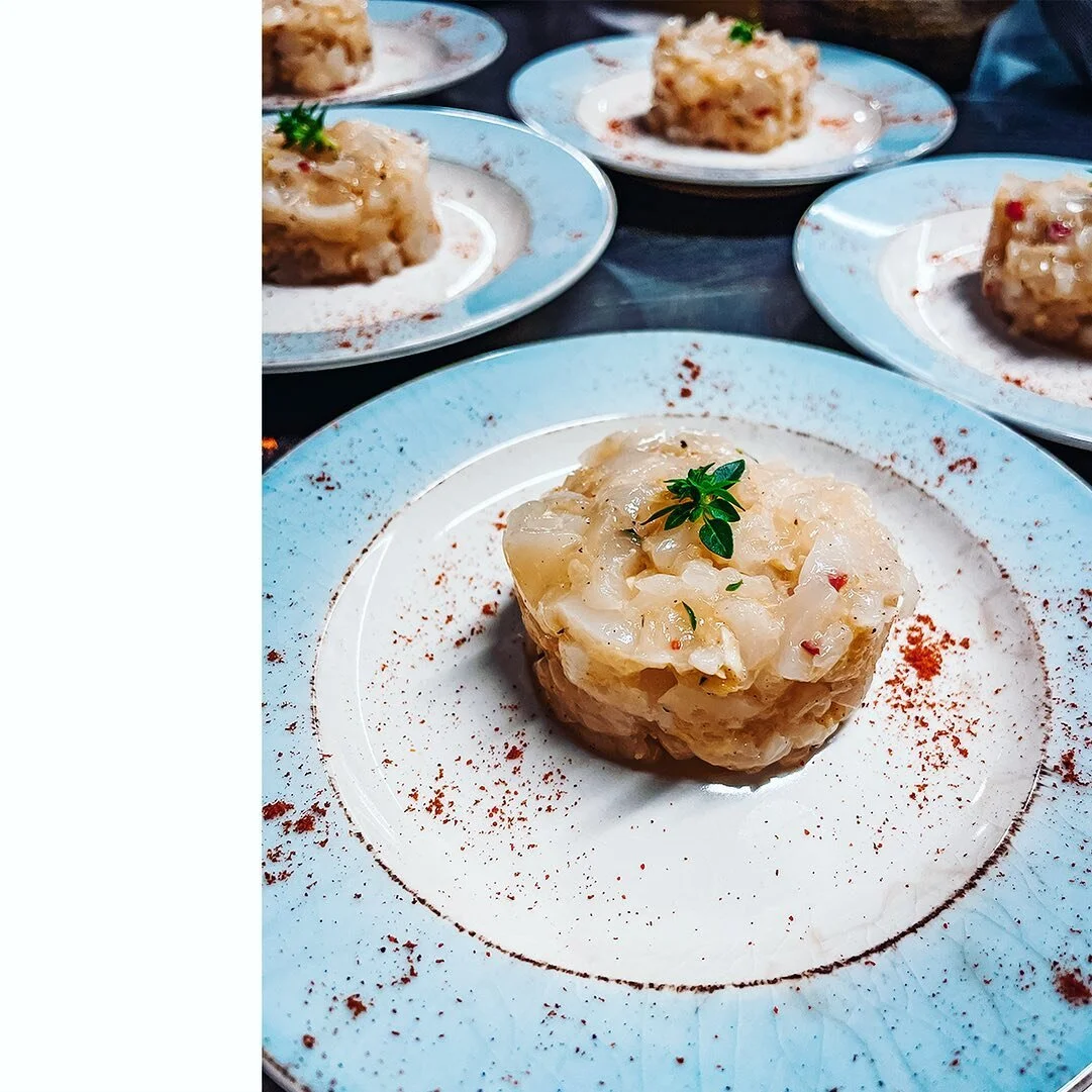 One of our favourite products to work with are scallops. ⁠⁠
Our fish monger always provides us with the freshest ones for our dishes. ⁠⁠
⁠⁠
They are actually so good, that we even like to eat them raw without any spices or even salt. ⁠⁠
⁠⁠
Of course 