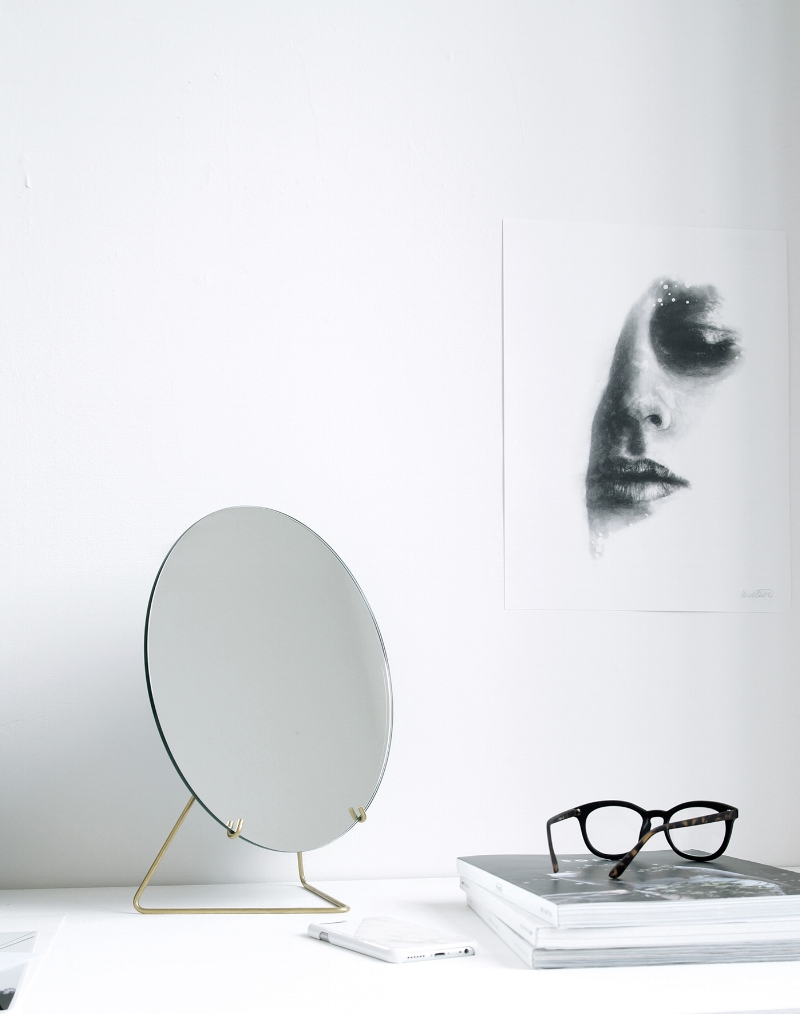 Standing mirror by Moebe in brass.