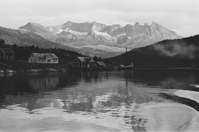 the-national-library-of-norway-Fkx-JINwyNg-unsplash-2.jpg