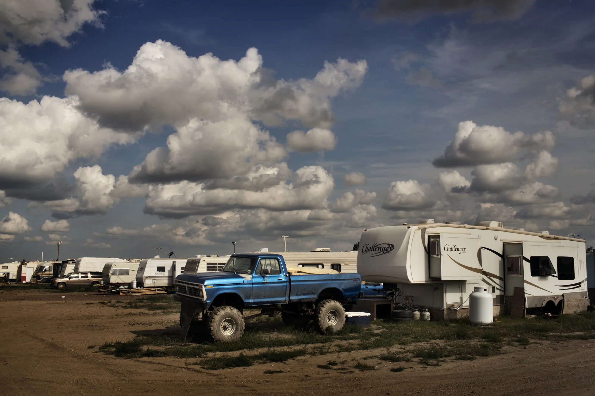  8/5/2014 Williston, North Dakota  The Fox Run RV park located outside Williston is home to over a thousand people. Just renting a space for your trailer in the park costs $850/month—an affordable price compared to single bedroom apartments that fetc