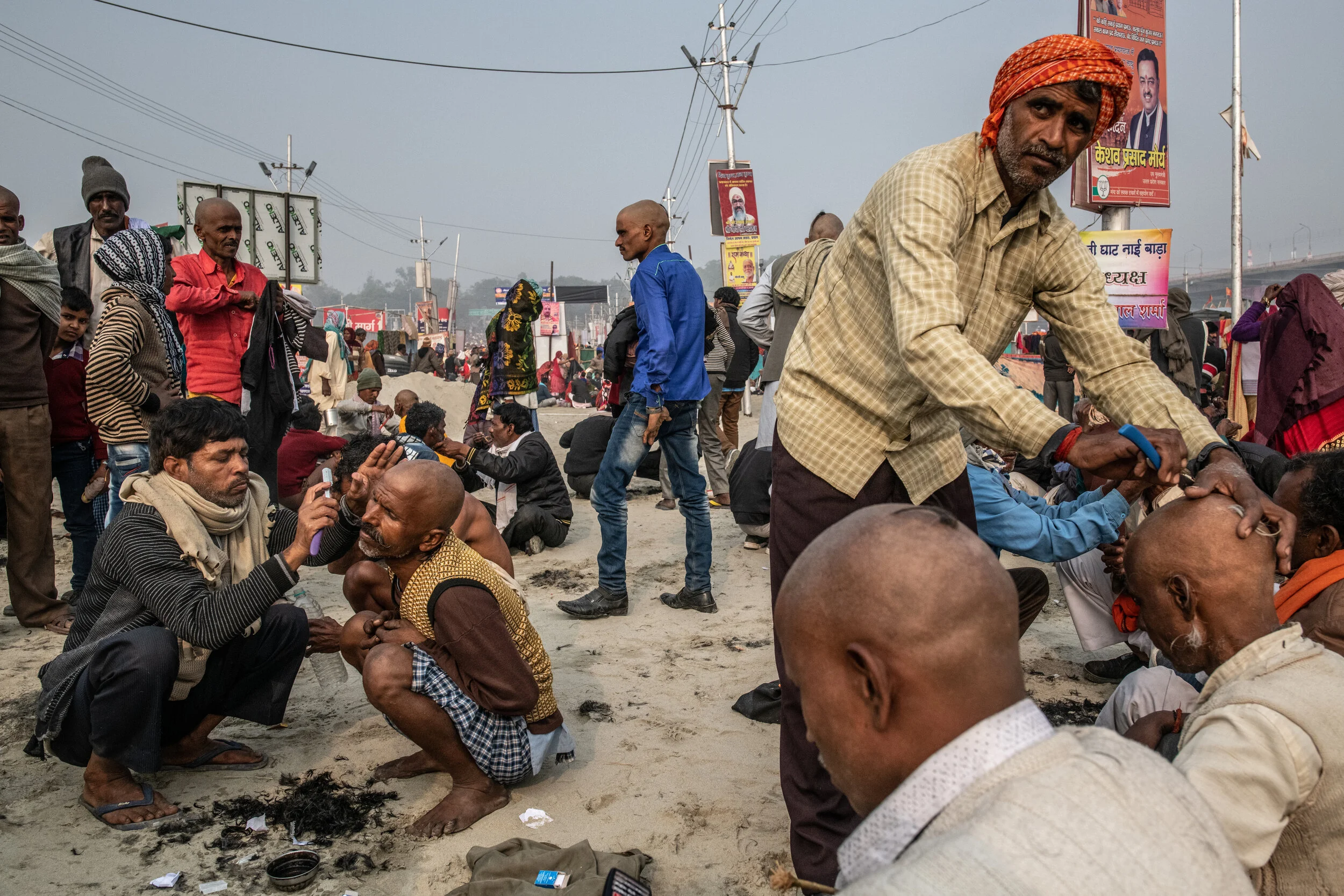 2/3/2019 Prayagraj, Uttar Pradesh, India  Barbers shaved the heads of pilgrims following their baths at the holy Sangam bathing area on the Ganges and Yamuna rivers, in Prayagraj, India. The Shaving of the head except for a small patch at the top, i