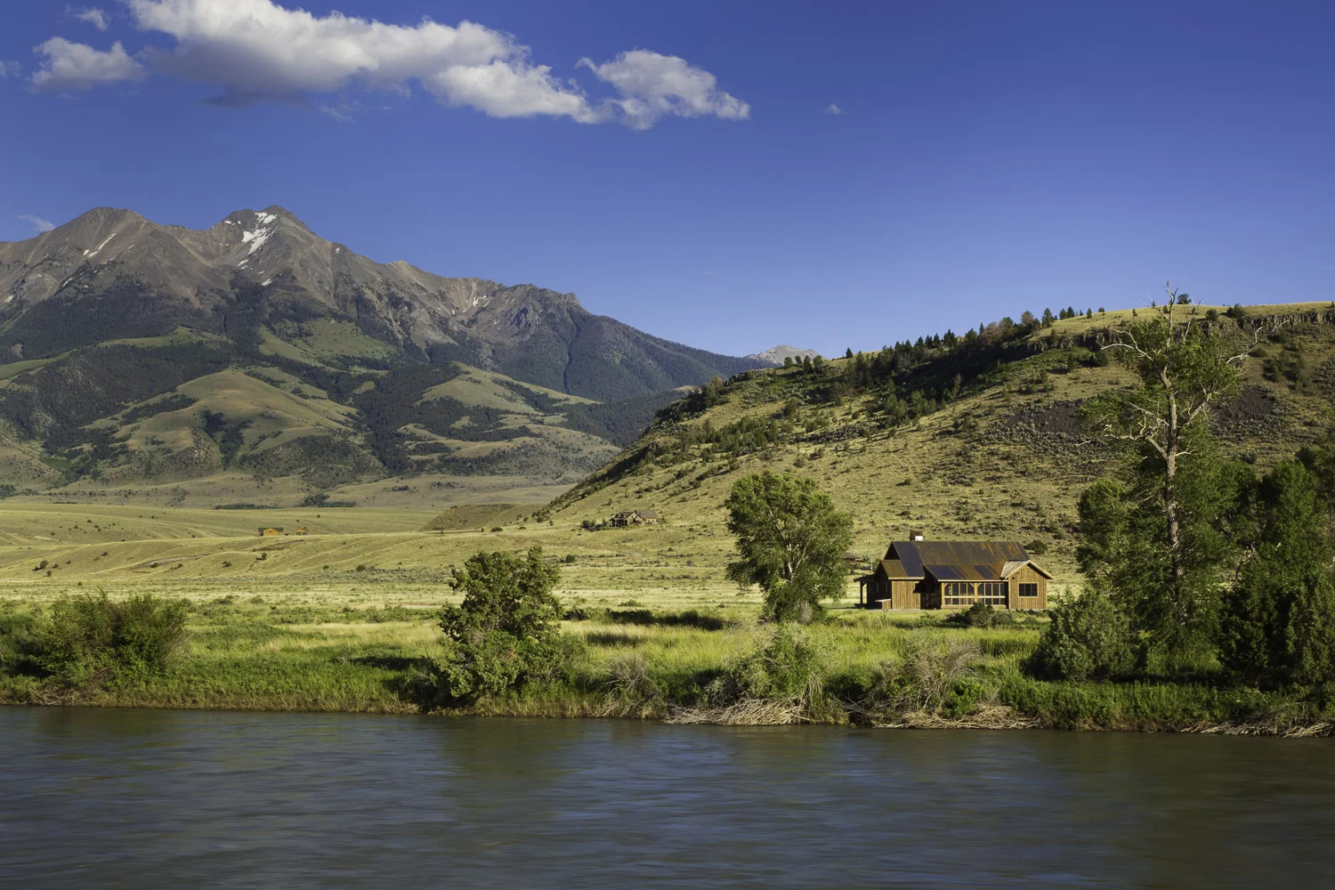 Setting | Yellowstone River Cabin