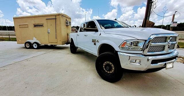 Sometimes you need to bring your office with you
#Construction #builder #builderLife #office #Ram #cummins #trailer #haul