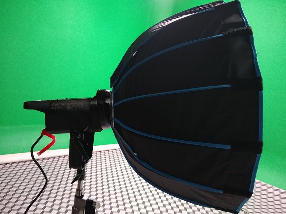 APUTURE120 C DOMO.jpg