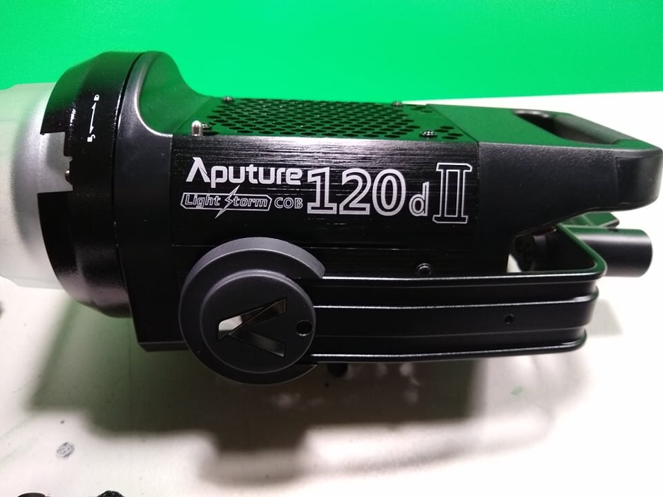 APUTURE 120 2.jpg