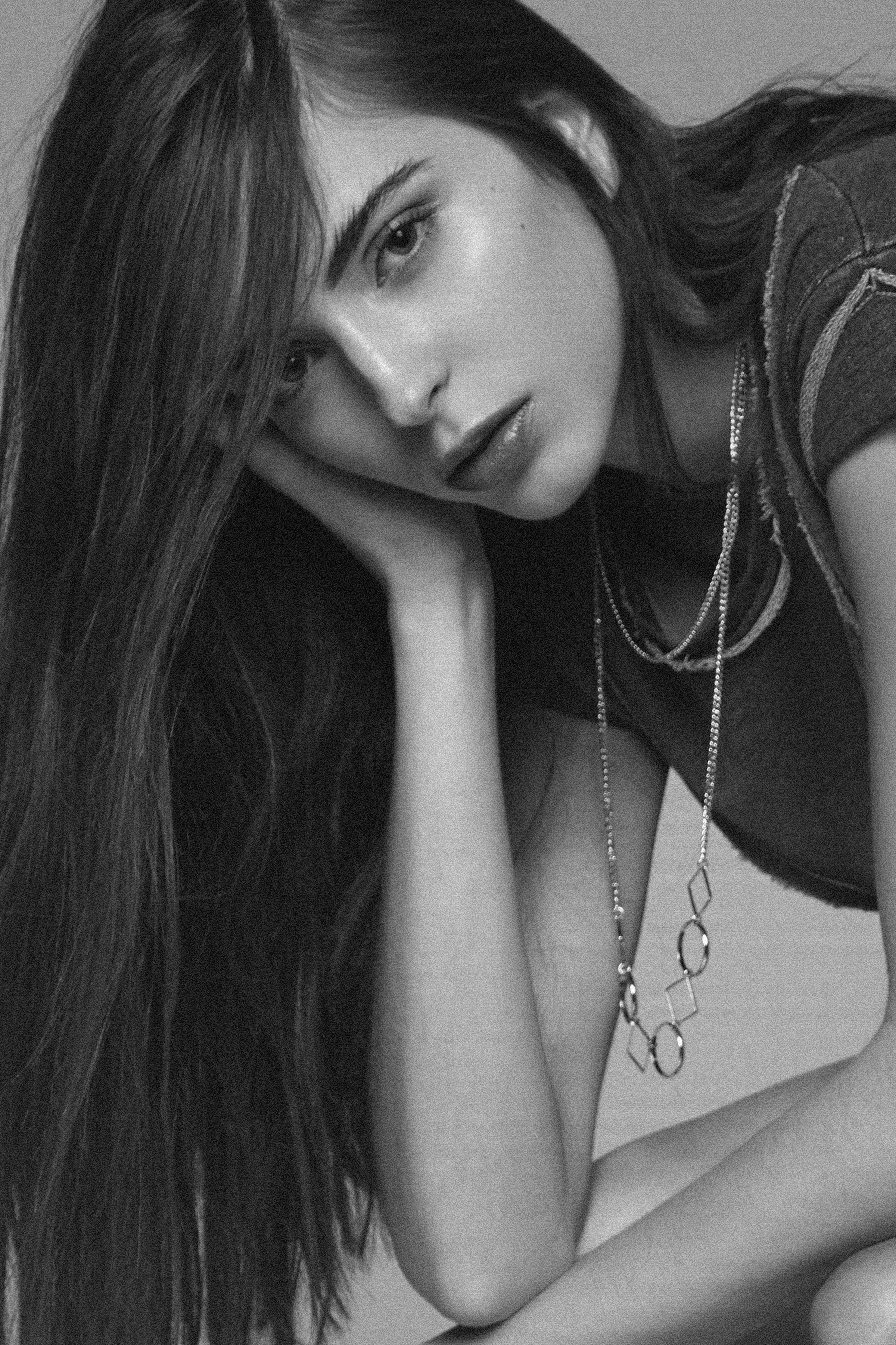 Laura VNY0692RT3BW.jpg