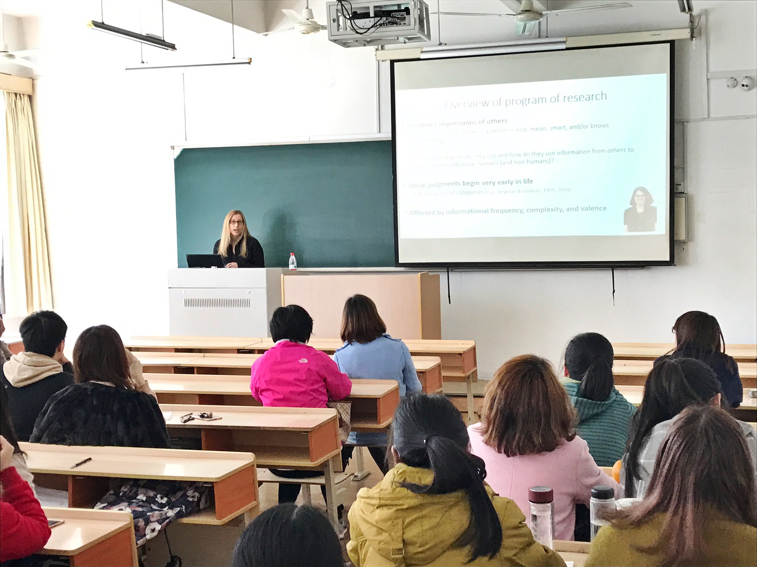  Dr. Boseovski gives a research talk to faculty and graduate students at Zhejiang Sci-Tech University. 