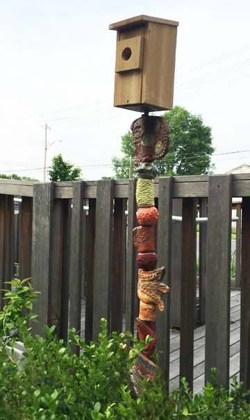 birdpole_close.jpg