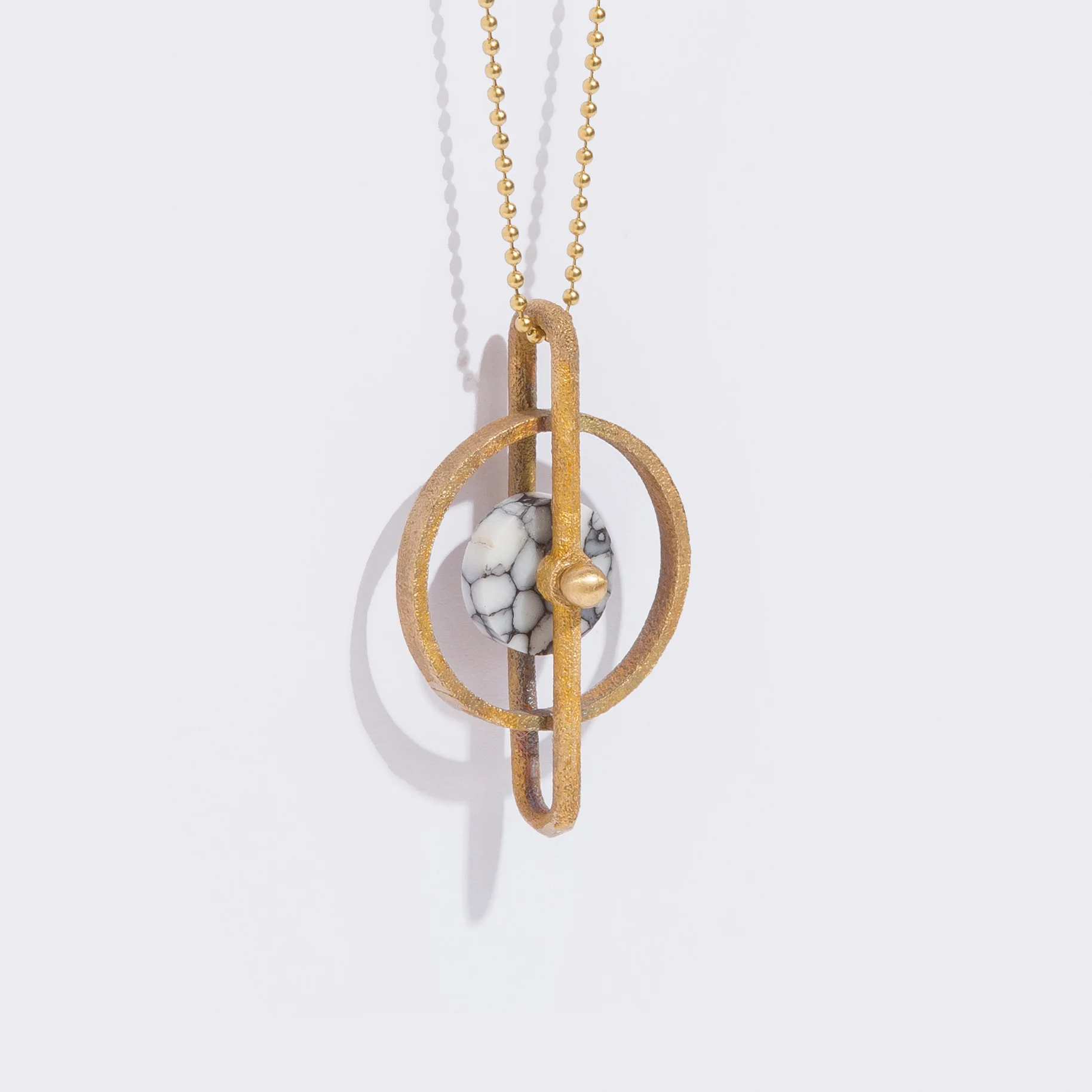 disc_pendant_bwhite45.jpg