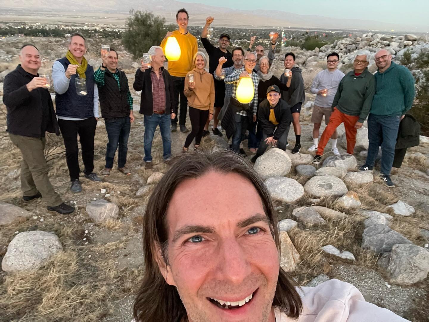 Solstice hike! What a warm and comforting way to celebrate the shortest day of the year, and to welcome in the new light. 
#palmsprings #solstice #shortestday #walkingmeditation