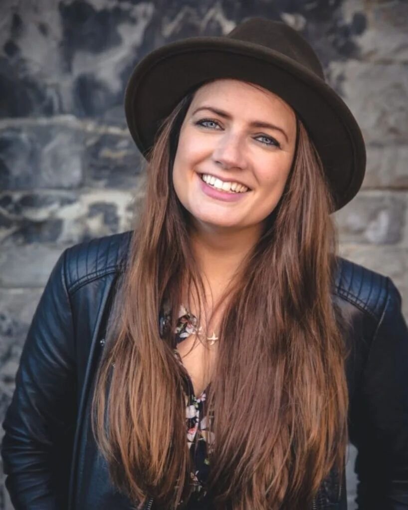 JUST ADDED to @craicfest April 28th!

The Wolfhound are proud to announce flying in from Ireland, award winning singer-songwriter @aoifescottmusic 

Aoife Scott is an award winning folk singer and songwriter based in Dublin, Ireland.&nbsp;&nbsp;

Bor