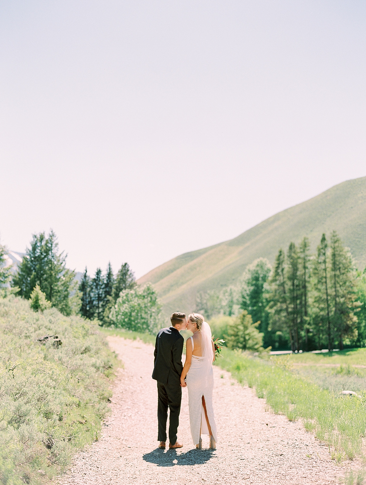 trailcreekcabinweddingbriethomasonphotography