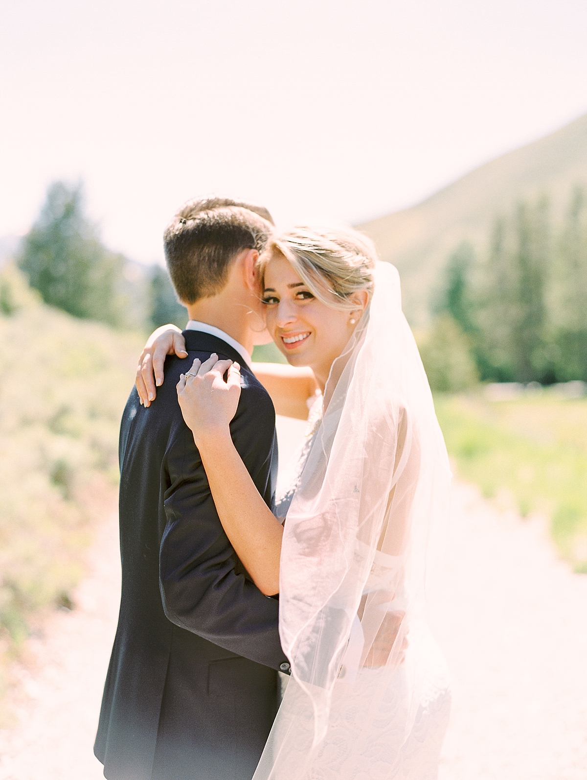 trailcreekcabinweddingbriethomasonphotography