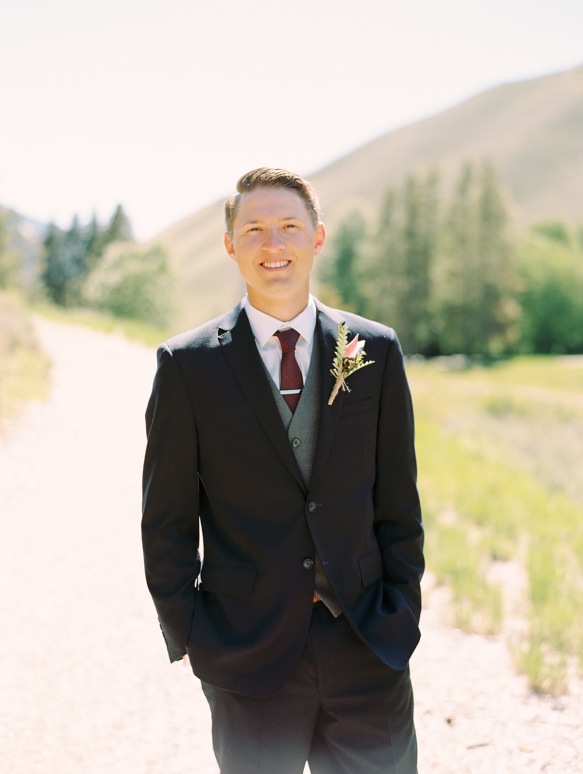 trailcreekcabinweddingbriethomasonphotography
