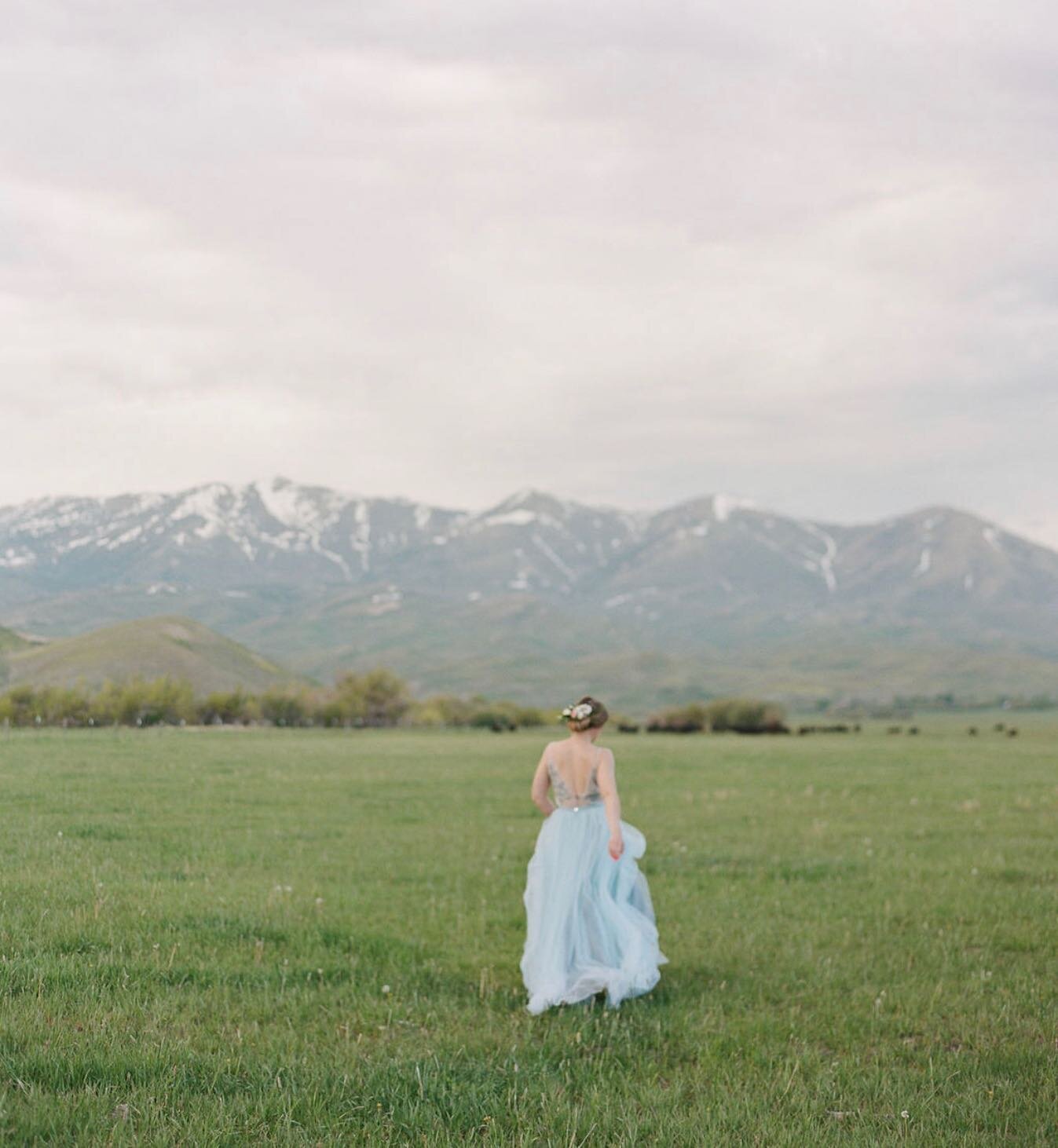 Running off to the mountains for another stunning wedding with @londyn_grey_events. Can&rsquo;t wait to celebrate R &amp; A! 
⠀⠀⠀⠀⠀⠀⠀⠀⠀
Image Details: 
Gown- @sumarokova_bridal 
Florals- @soulflowerdesignstudio 
.
.
.
. 
. 
#mccall #mccallphotographe