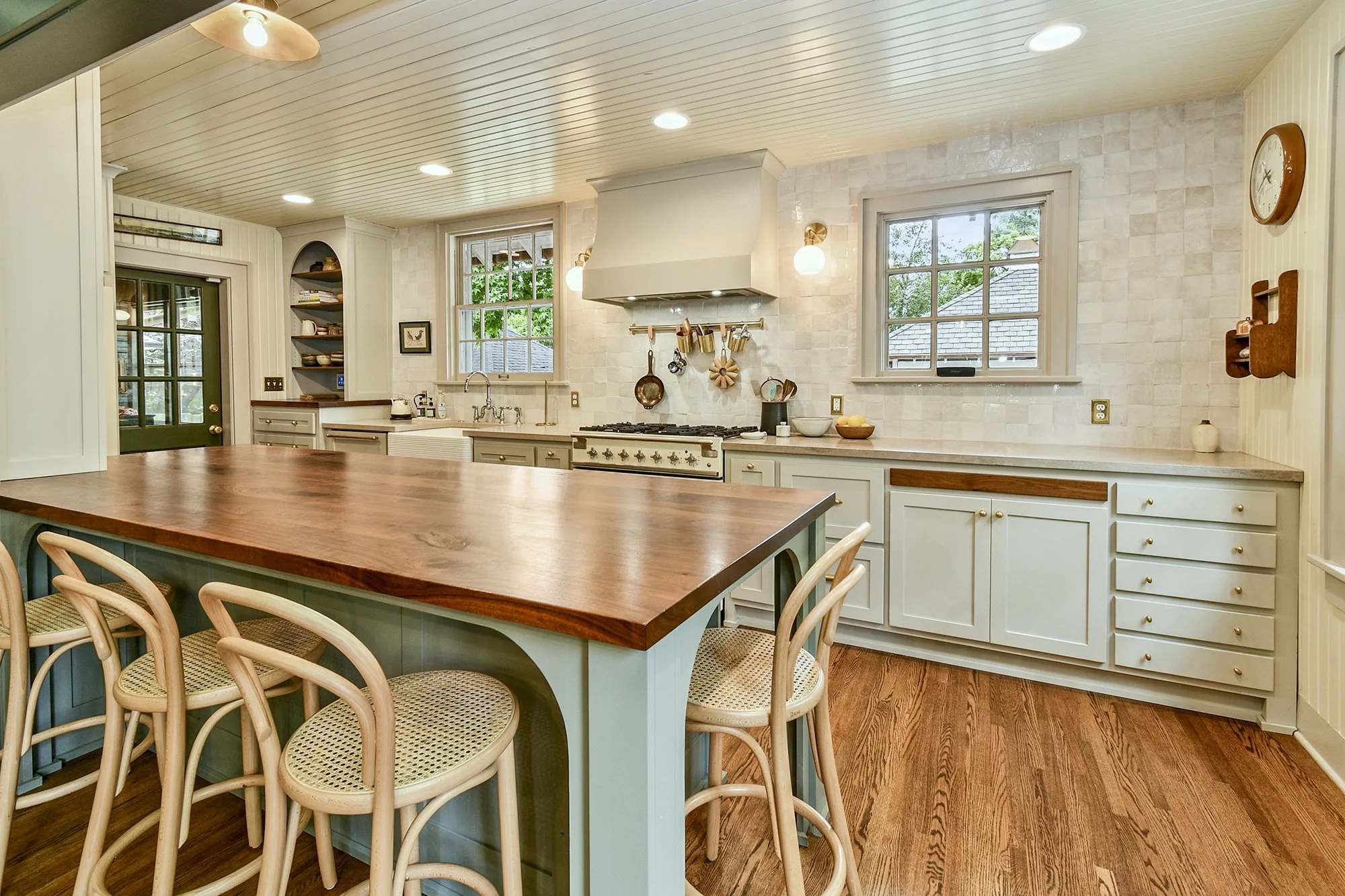   Designer: Shailey Murphy - Photos provided by Marty Chaney Murney Associates Realtors - Photographer: Mike Klinger  