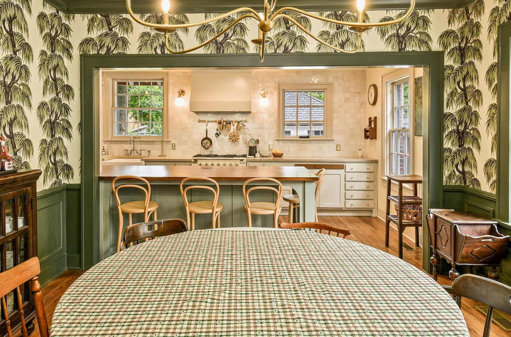   Designer: Shailey Murphy - Photos provided by Marty Chaney Murney Associates Realtors - Photographer: Mike Klinger  