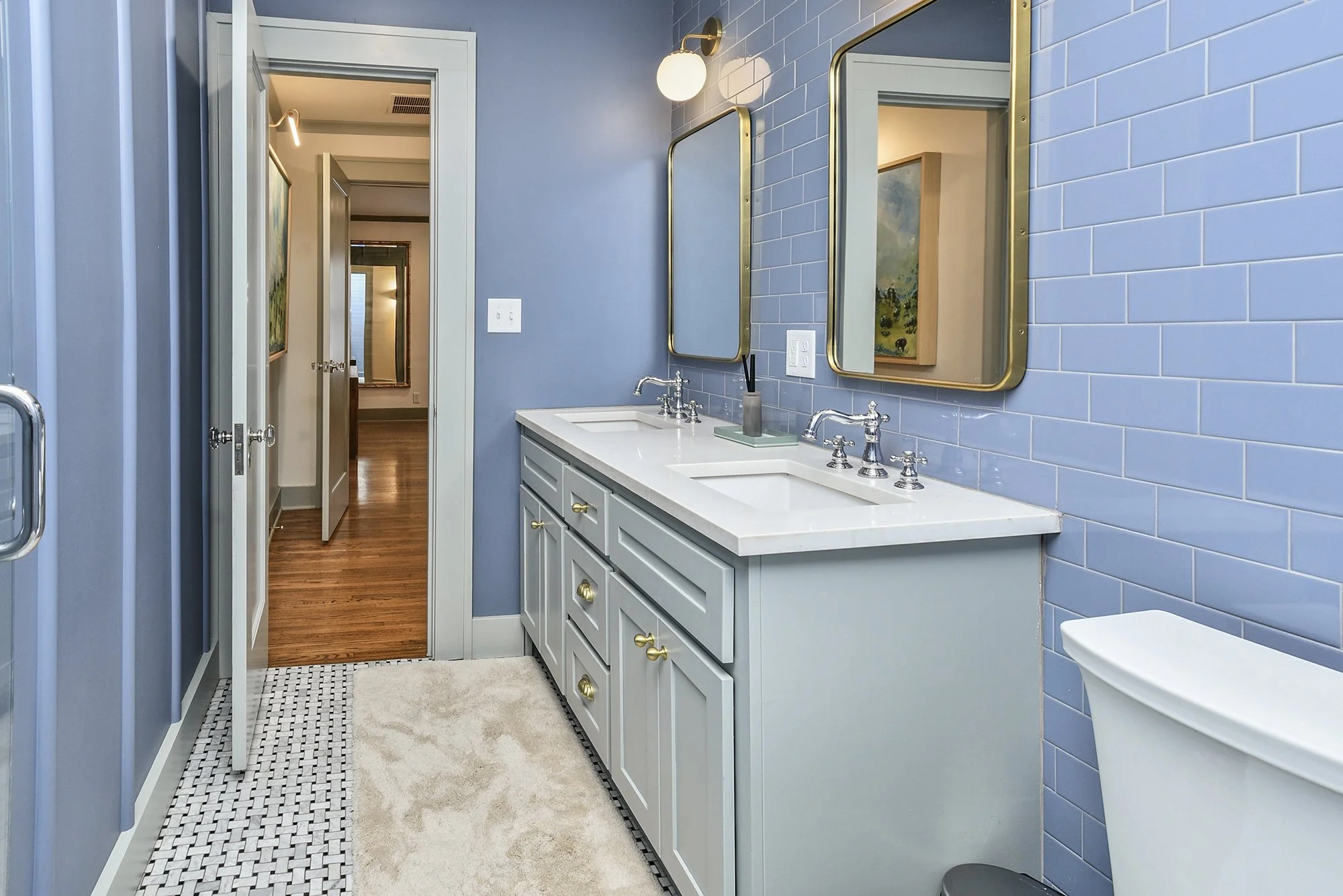   Designer: Shailey Murphy - Photos provided by Marty Chaney Murney Associates Realtors - Photographer: Mike Klinger  