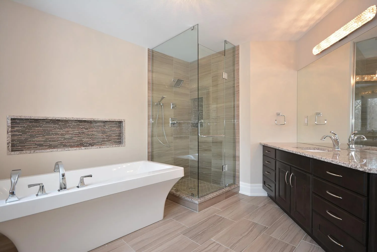 4144 Stadlebauer Dr-large-047-47-Master Bedroom Ensuite-1499x1000-72dpi.jpg
