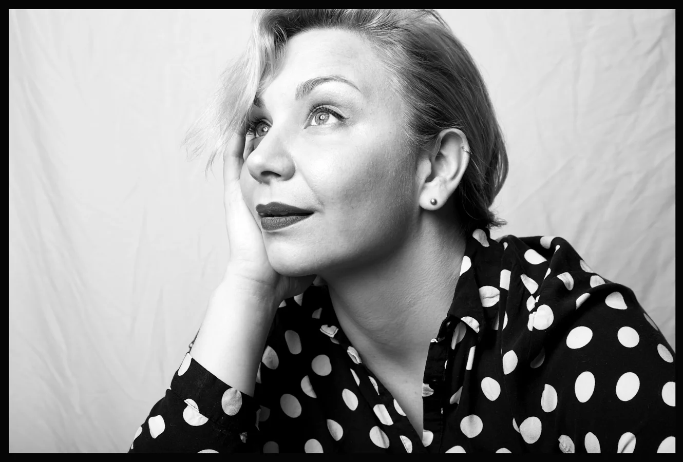 Natalia_website_Border black.jpg