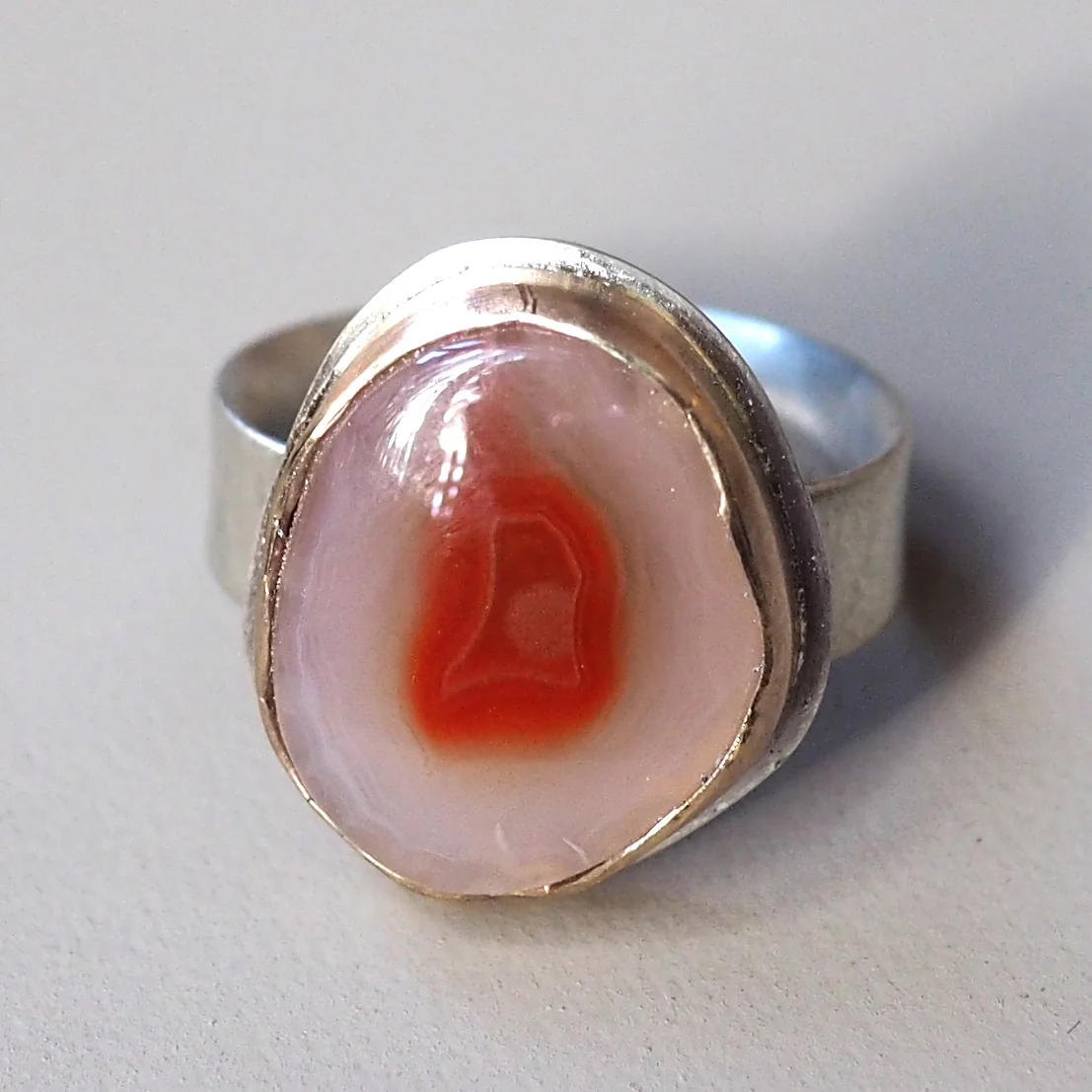 agate_redcenter_crop.jpg