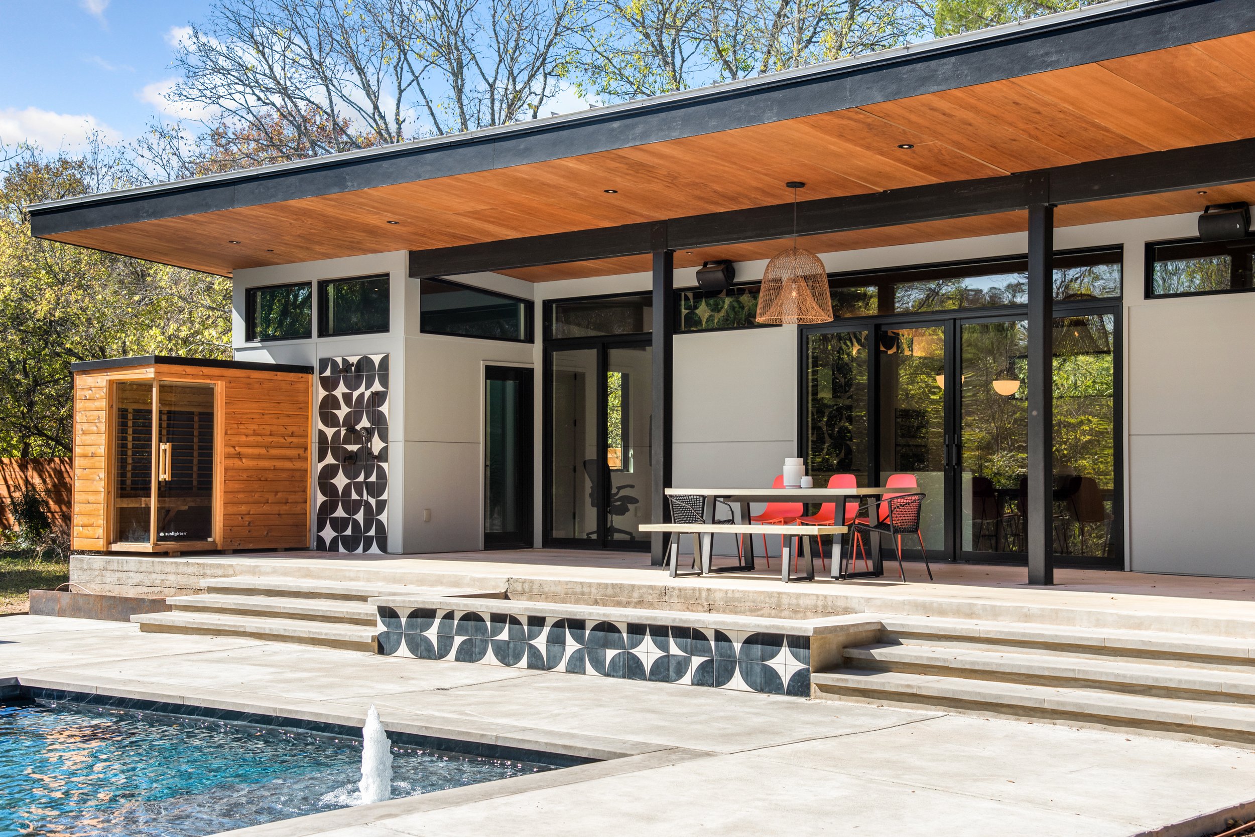 8819 Leo St-3.jpg