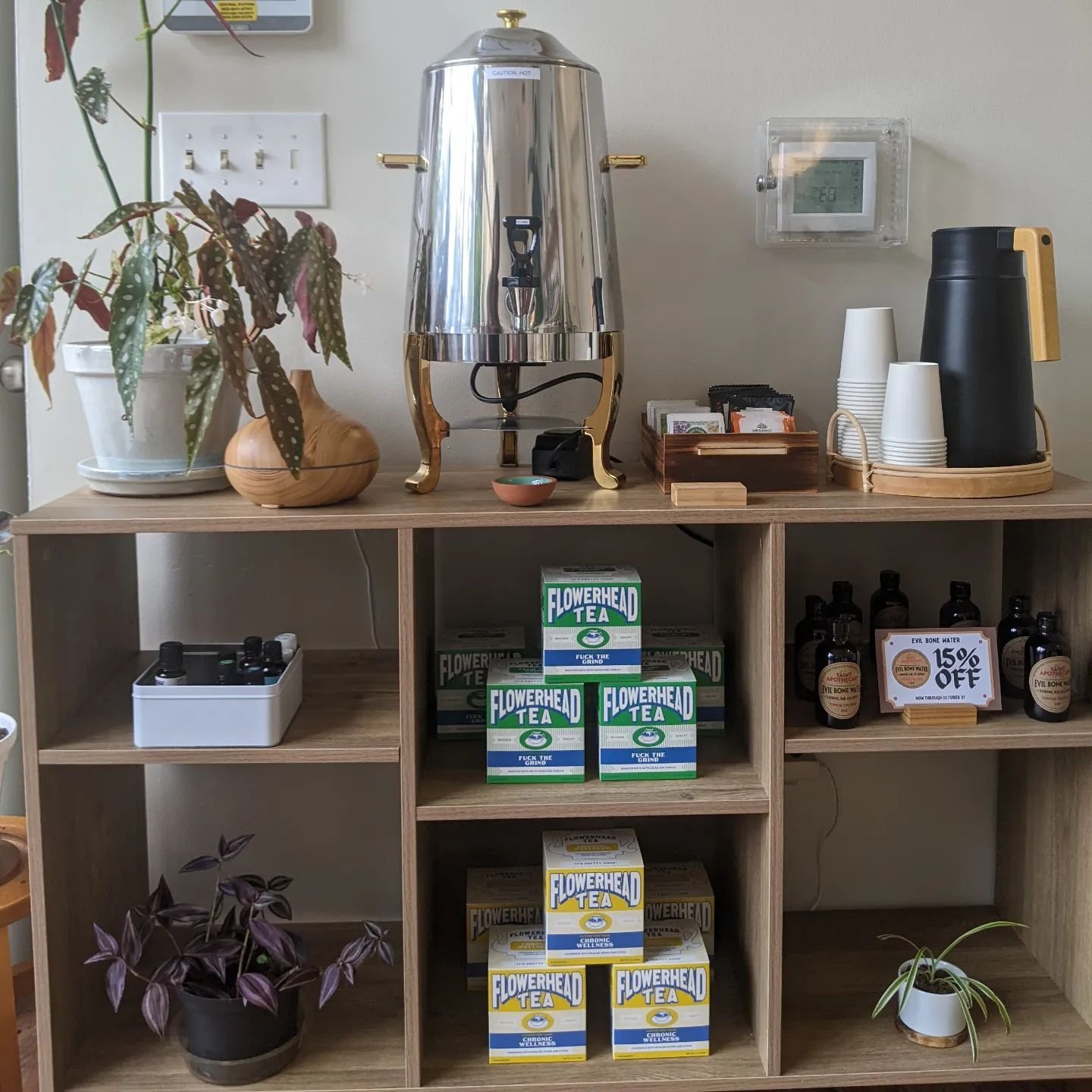 Upgrading our tea station!! Come a little early to enjoy some tea, hang out with the plants, and check out a book from our little lending library. ✨💞
#taooftea #plantshealthesoul #booknerd
