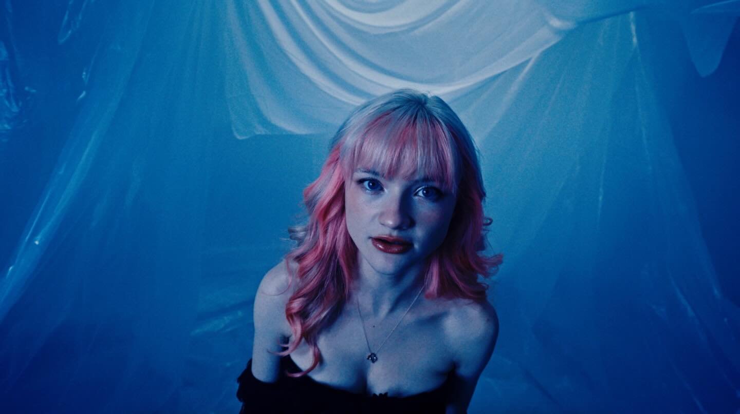 New @ellared video out today!
>>>>>ITS NOT REAL
Director: Daniel Carberry @danielcarberry 
Producer: Daniel Carberry 
Executive Producer: Patrick Abramson @pat_ehhhh  Brittany Carberry @bcarberryyy 
Production Designer: Stephanie Whitn