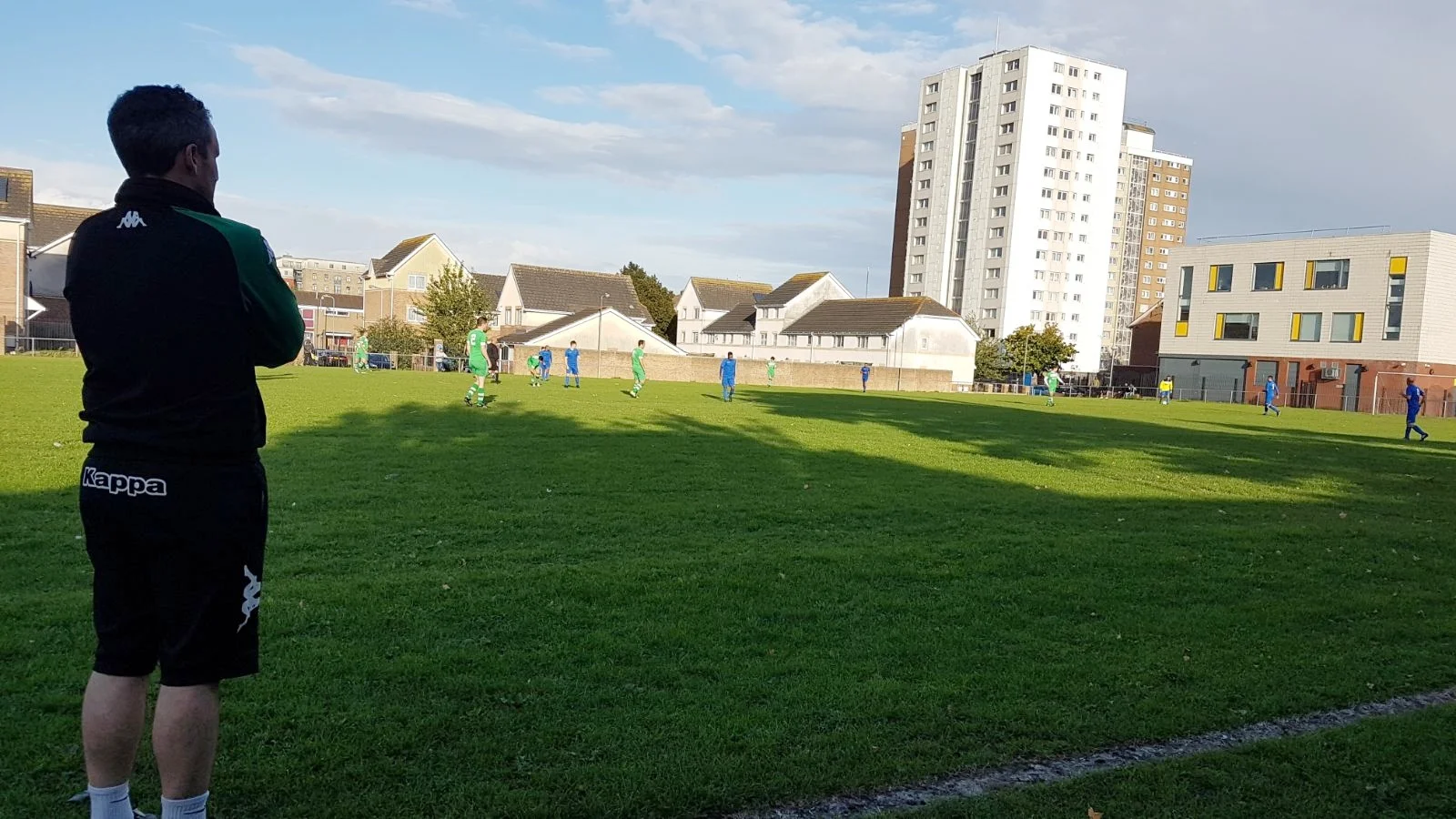 Kappa kid: Rhys TRD gymrodd yr awenau yn absenoldeb y prif hyfforddwr, Stiw Williams / Cymric players try to impress under the watchful eye of Rhys TRD, who took over managerial duties in the absence of newly-married gaffer, Stuart Williams