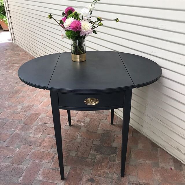 This great side table got a new look 
Painted in graphite finished with clear wax .
.
#joliepaint #joliepaints #graphite #joliehome #makelifebeautiful #savaleflowersantiques