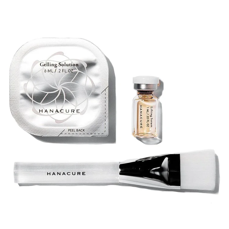 El ultimo entre los “beauty trend” es de Hanacure, Brand de Korea del Sur : una mascarilla en gel que tiene el poder de trasformar nuestro cutis. Removiendo las impurezas, este tratamiento hace que la piel aparezca mas firme y con tono, dejando el rostro mas fresco . Esta compuesto de un suero y una solución que hay mezclar hasta que se forme un gel para aplicar sobre el rostro con el pincel y dejar actuar 30 minutos. Un tratamiento para lucir 10 años mas joven.