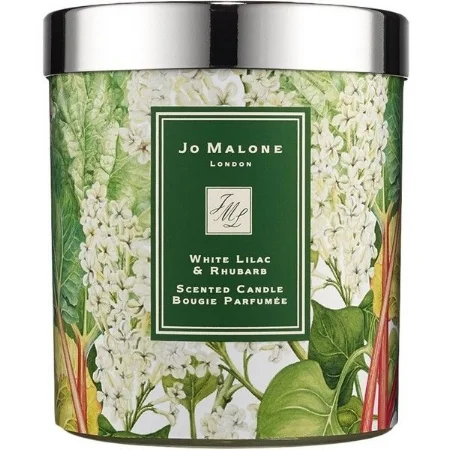 White Lilac & Rhubarb Candle Si para regalarse la vela al ruibarbo y lilas de Jo Malone London, necesitan otro motivo además de llevar a su casa el increíble aroma de un jardín de verano. Sepan que el 75% del precio está destinado a beneficio del “research” para la salud mental. www.jomalone.com https://shop.nordstrom.com/s/jo-malone-white-lilac-rhubarb-candle-limited-edition/4048519
