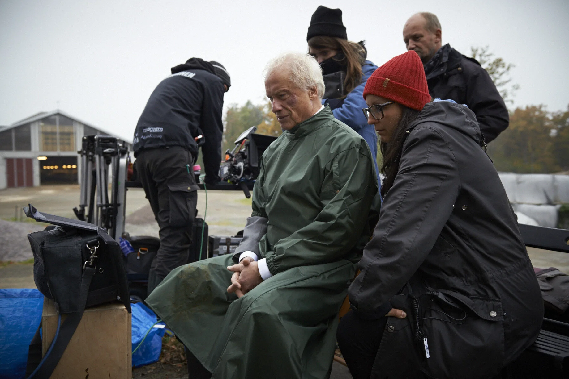 Director Thérèse Ahlbeck and actor Loa Falkman on set of “Lost in Stångby” Photo: Peo Olsson. Tiny Lumberjack copyright.