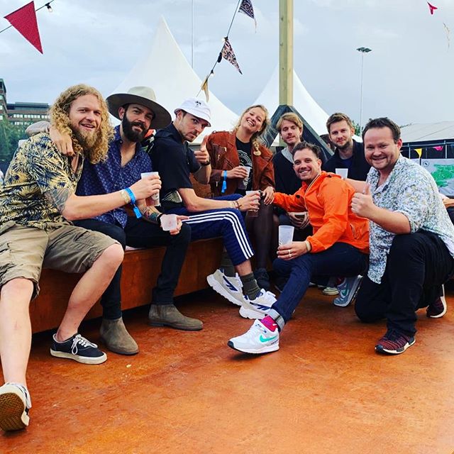 Had so much fun working with a brilliant posse of creatives at @arcticrights writing camp in Oslo. Here's a couple of us on the last day at @oyafestivalen. Big hugs to @arcticrights for creating this amazing experience 🙏☀️
@bmg_us 💙@bmg_talpa
