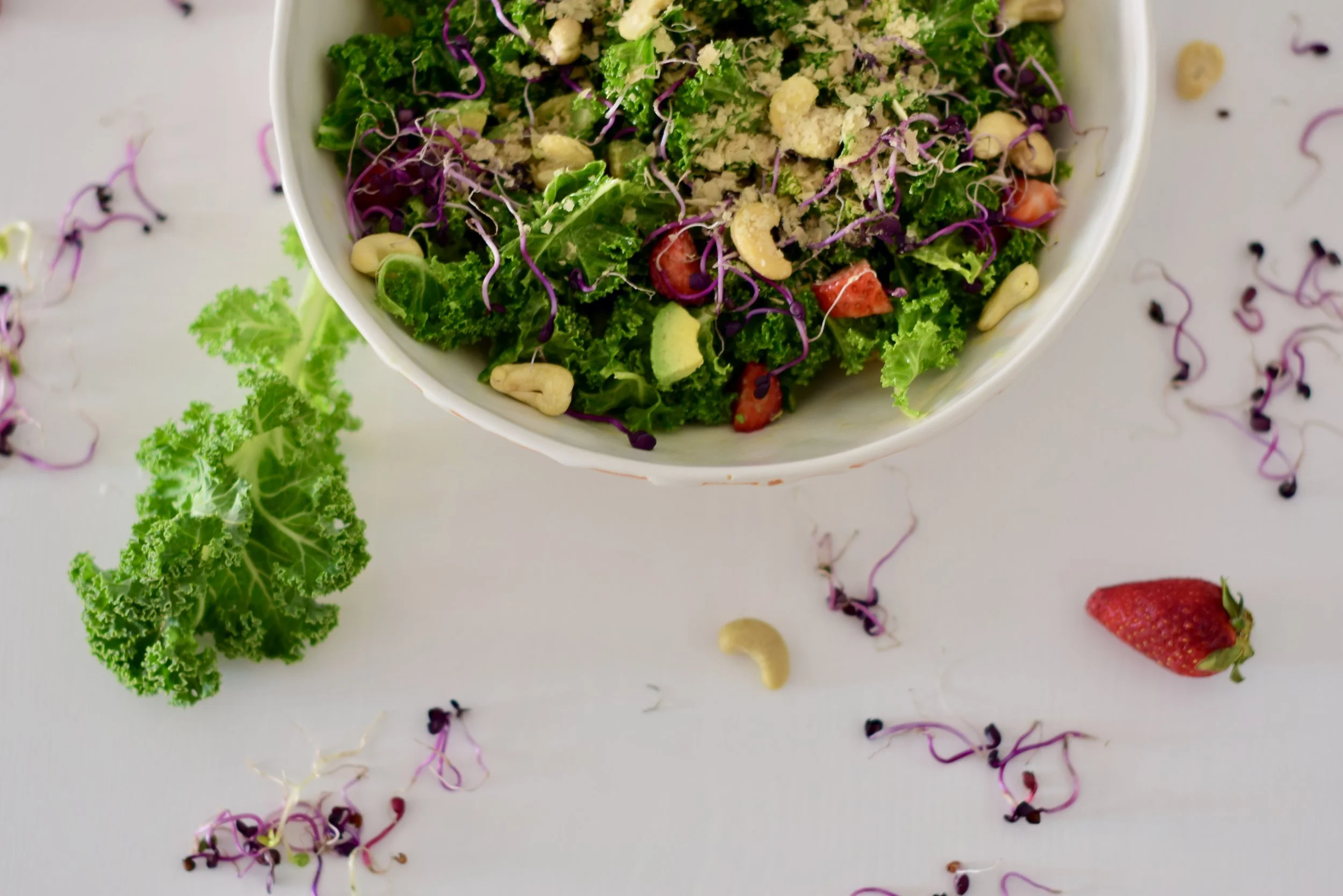 Ensalada primaveral: fresas + aguacates