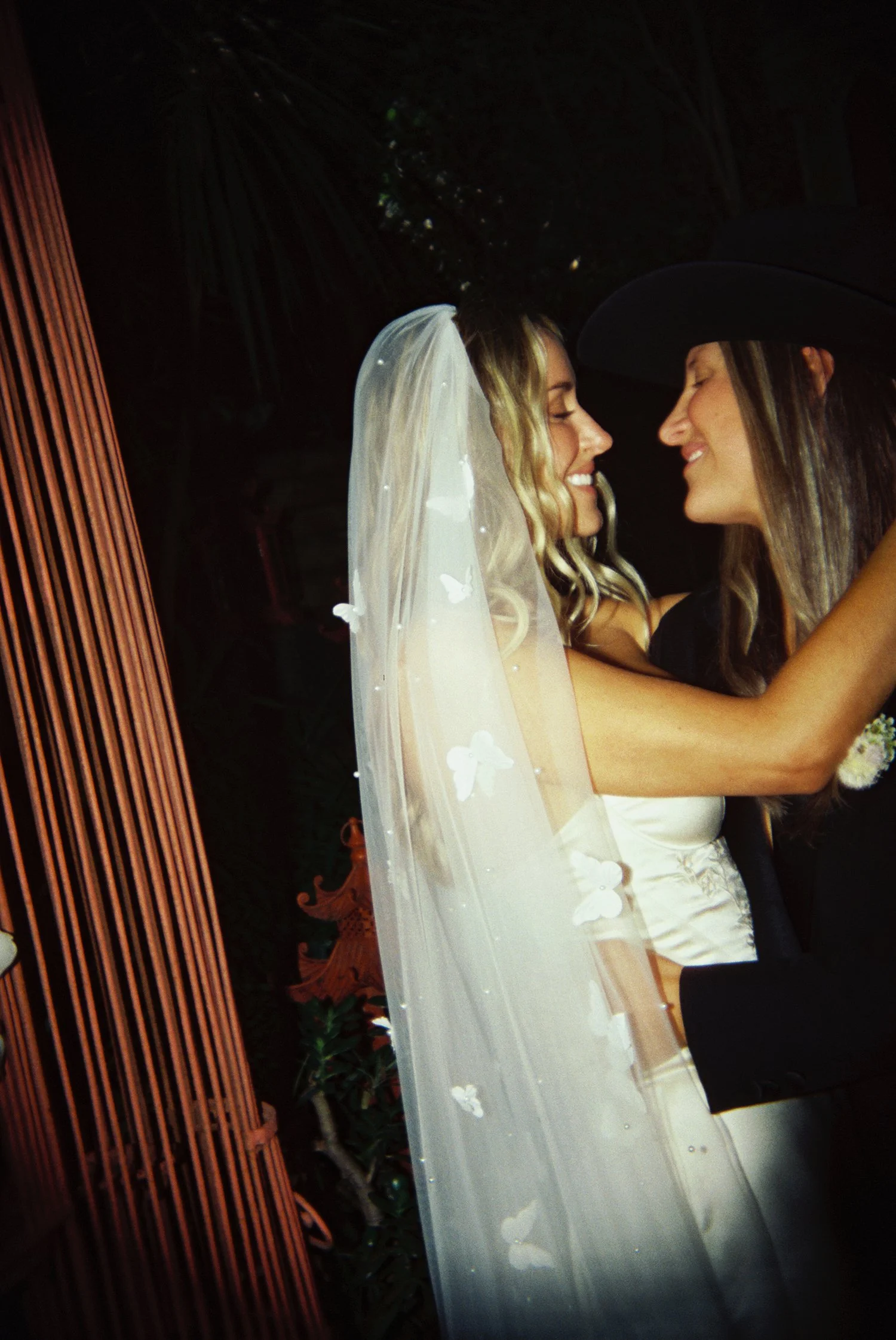 lesbian_wedding_studio_sully_123.jpg