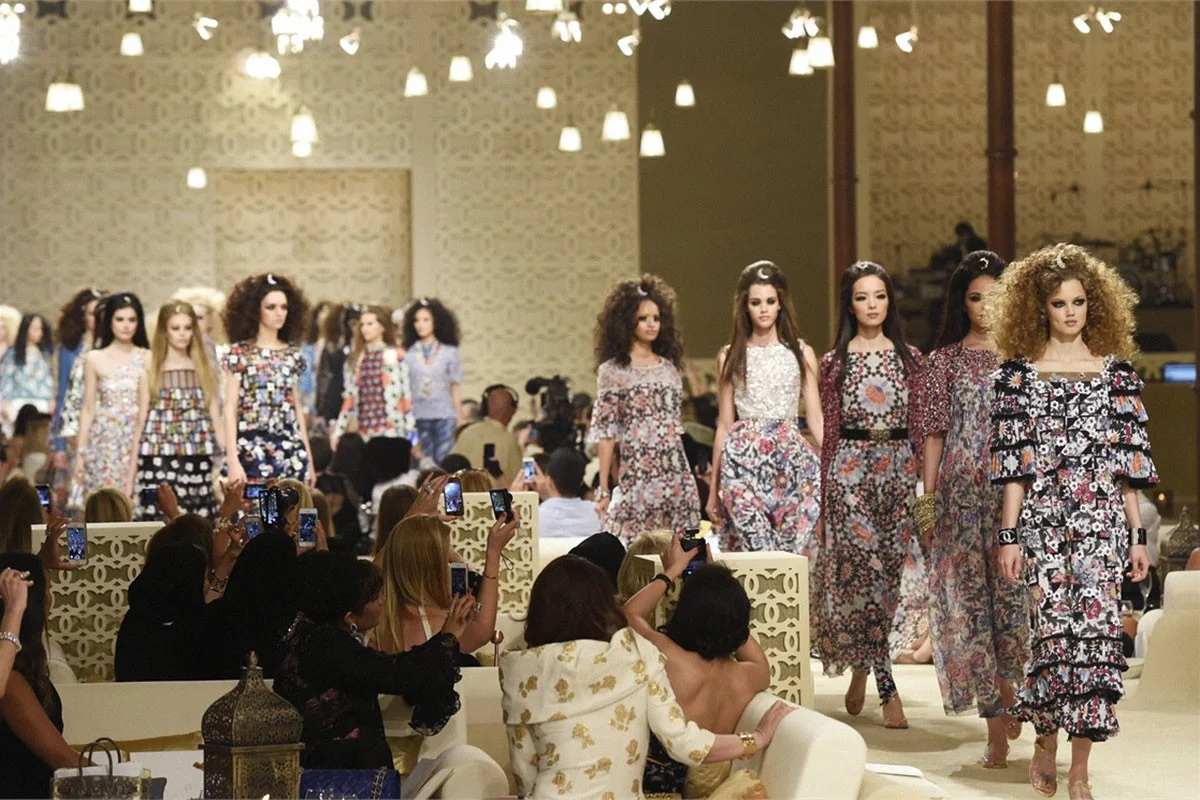 most-ridiculous-chanel-shows-ever-06-1200x800.jpg