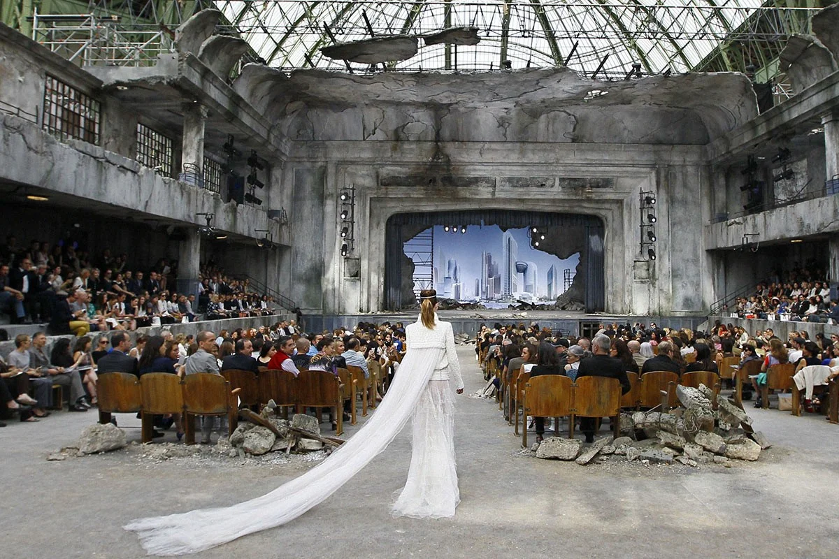 most-ridiculous-chanel-shows-ever-07-1200x800.jpg