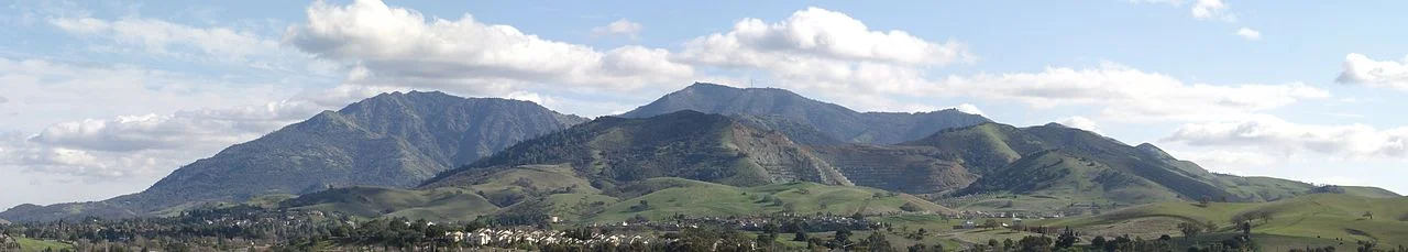 1280px-Mount_Diablo_Panoramic_From_Newhall.jpg