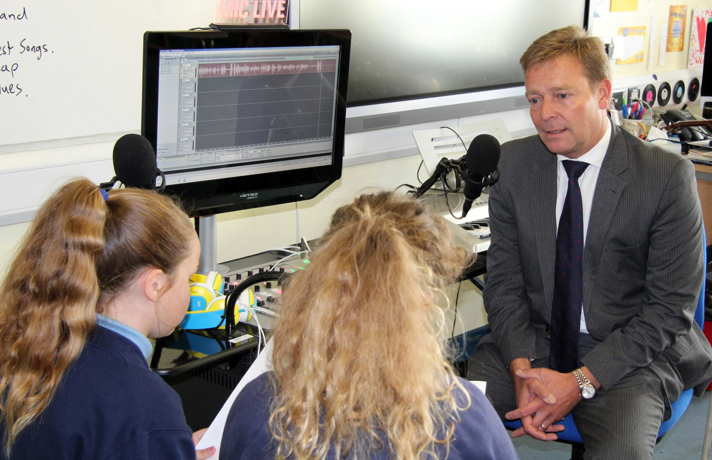 CM2 with young reporters from AAA Radio station at Newington Community Primary School Sept17.jpg