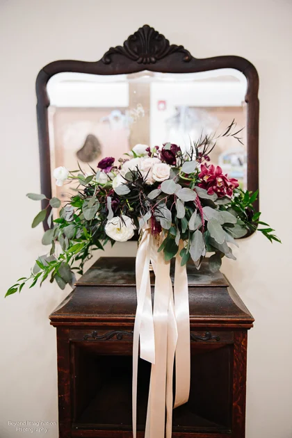Flower bouquet with the mirror