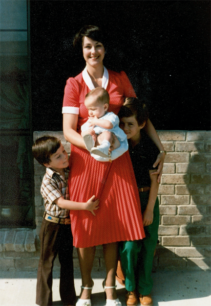 I'm obsessed with mom's dress in this pic...