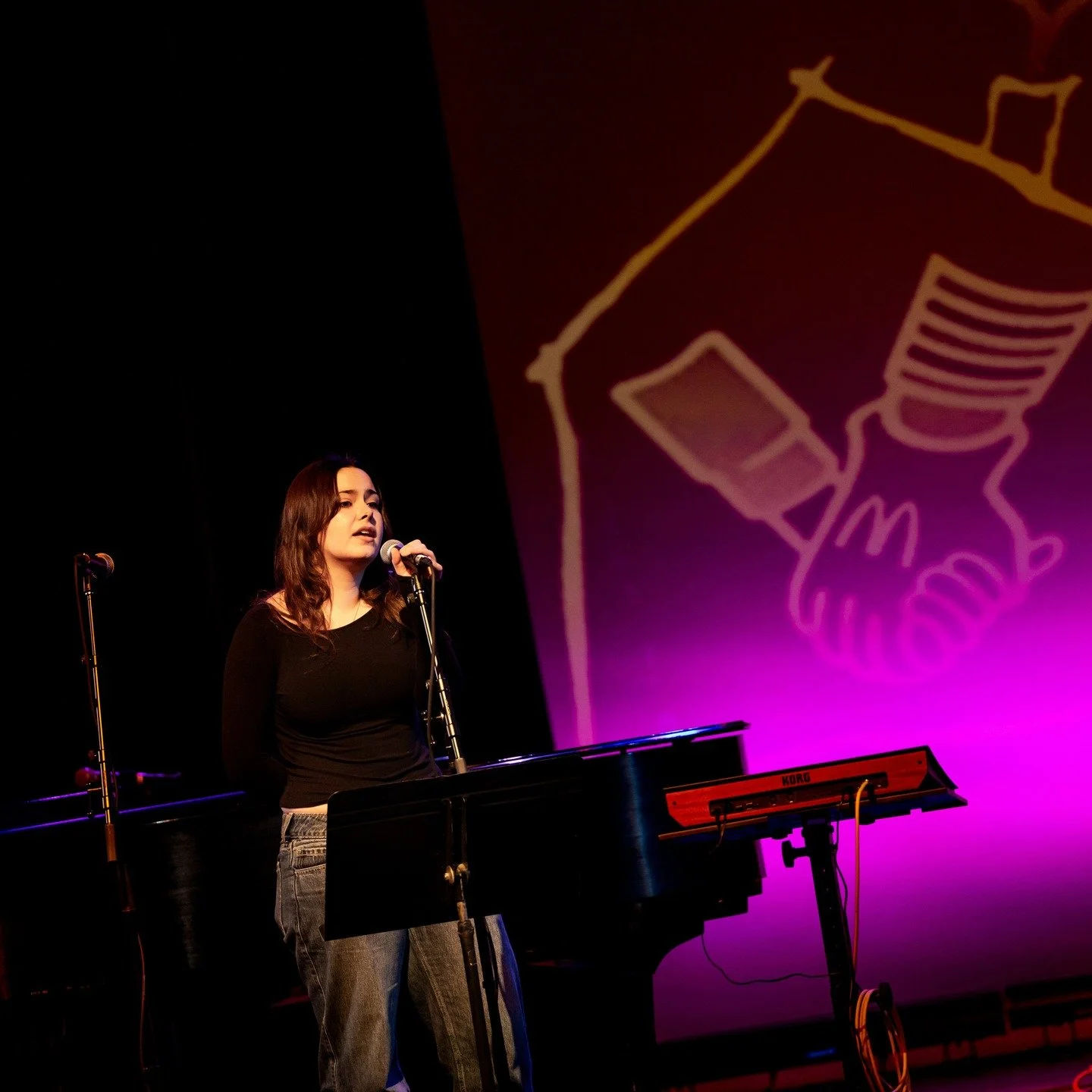 Olivia singing, 'Deeply,' by Boa. This was one of the opening songs and was a pleasure to play. High-energy performance by everyone. Thanks, Olivia! 

📸 @thruthewyldeglass 

-Be an Artist