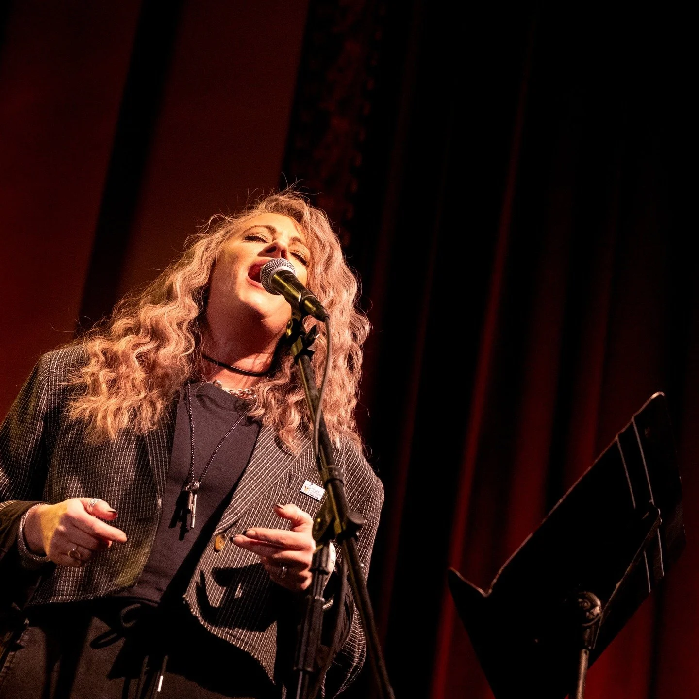 The OG came out to kill it for her nephew, Pat. She belted her way through, 'Yellow Ledbetter.' Absolutely great to see her on stage again. Thanks, Nikki, for the rehearsals and the performance!

📸 @thruthewyldeglass 

-Be an Artist