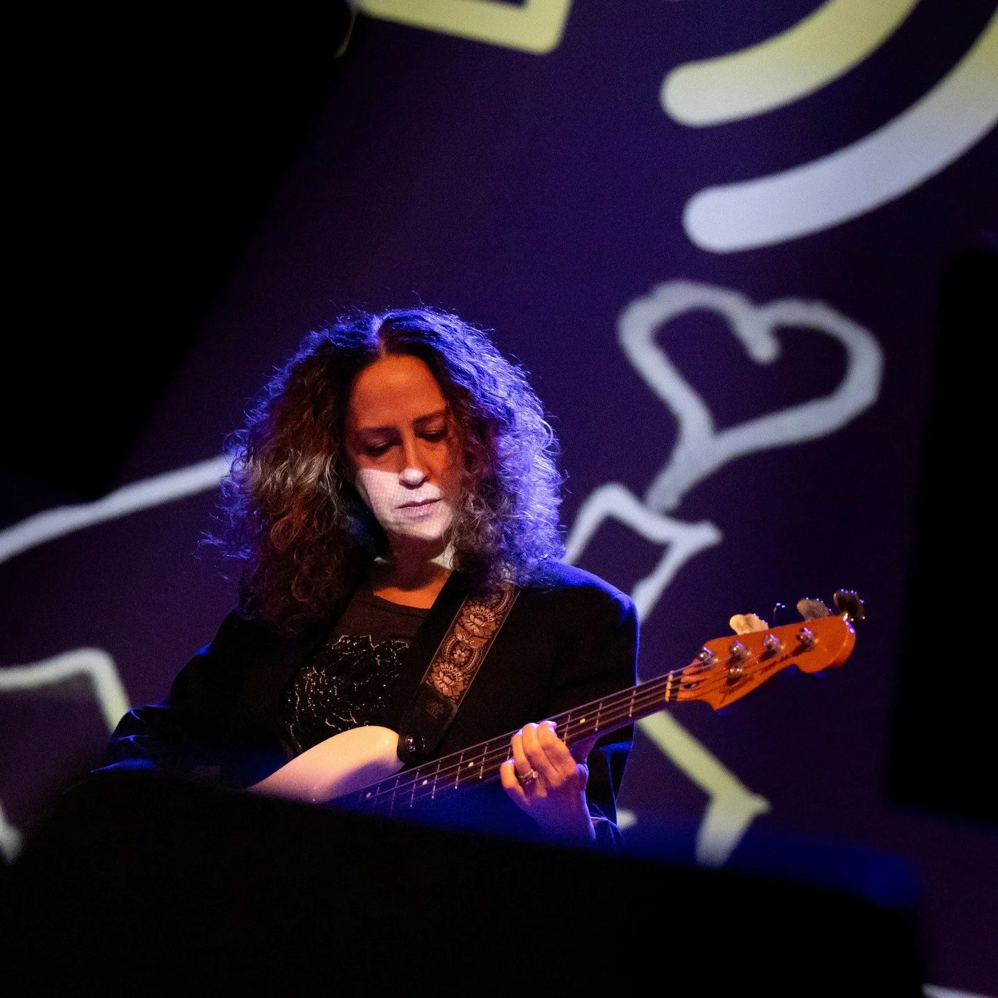 Jenna played, 'Everything in its Right Place,' by Radiohead. It was a show closer! I was thrilled to play this on Rhodes with her, Nolan, Calvin, &amp; Natalie. One of my favorite songs ever made.

📸 @thruthewyldeglass 

-Be an Artist