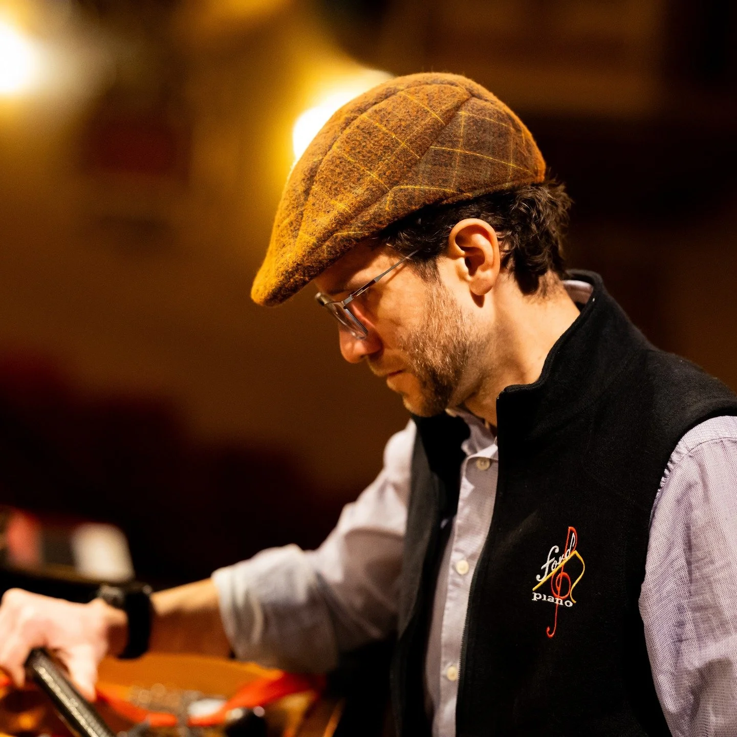 The one &amp; only, John Ford Jr., getting that baby grand to play gracefully before the performance. Thank you, Ford Piano, for keeping my studio in tune for nearly a decade now! 

📸 @thruthewyldeglass 
🎹 @fordpiano 

-Be an Artist