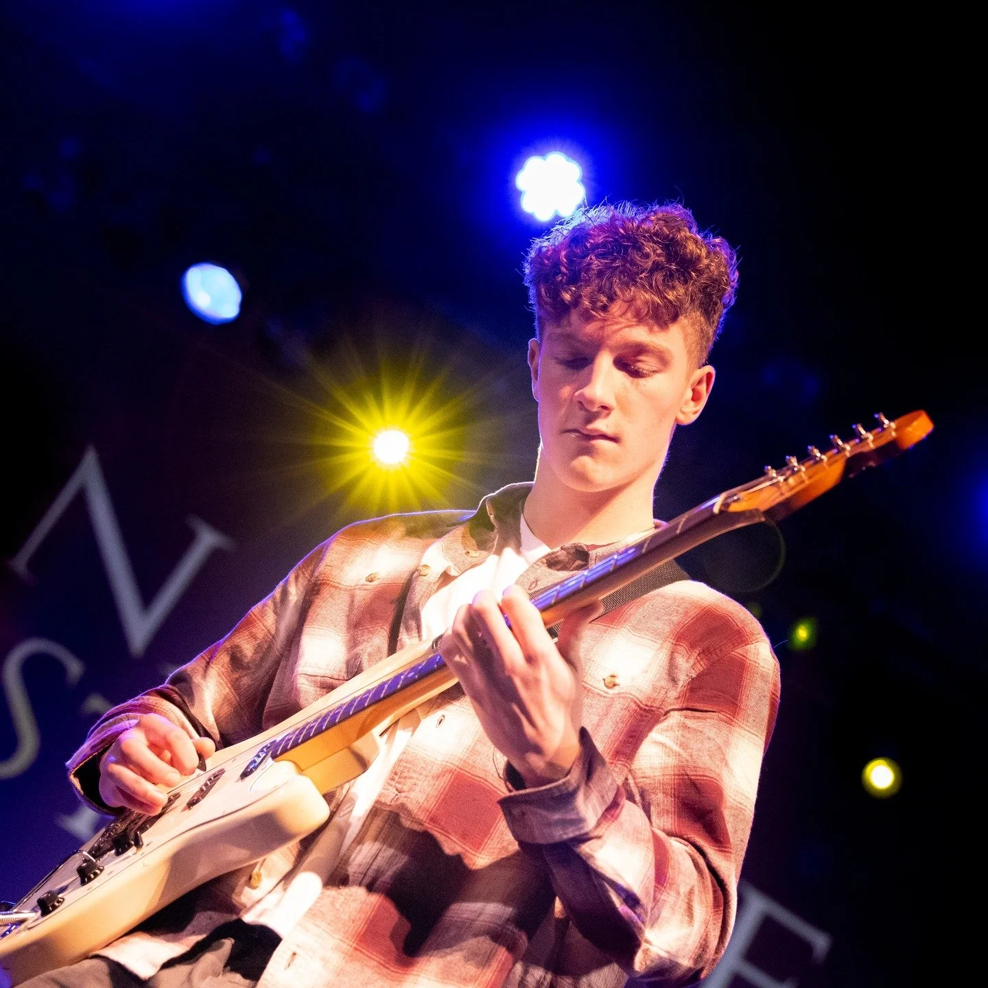 Pat played, 'Yellow Ledbetter,' by Pearl Jam. This was a great experience as we got his family involved as well. Thanks to JP, Ed, &amp; Nikki Lowery for letting me play this song with you guys! 

📸 @thruthewyldeglass 

-Be an Artist