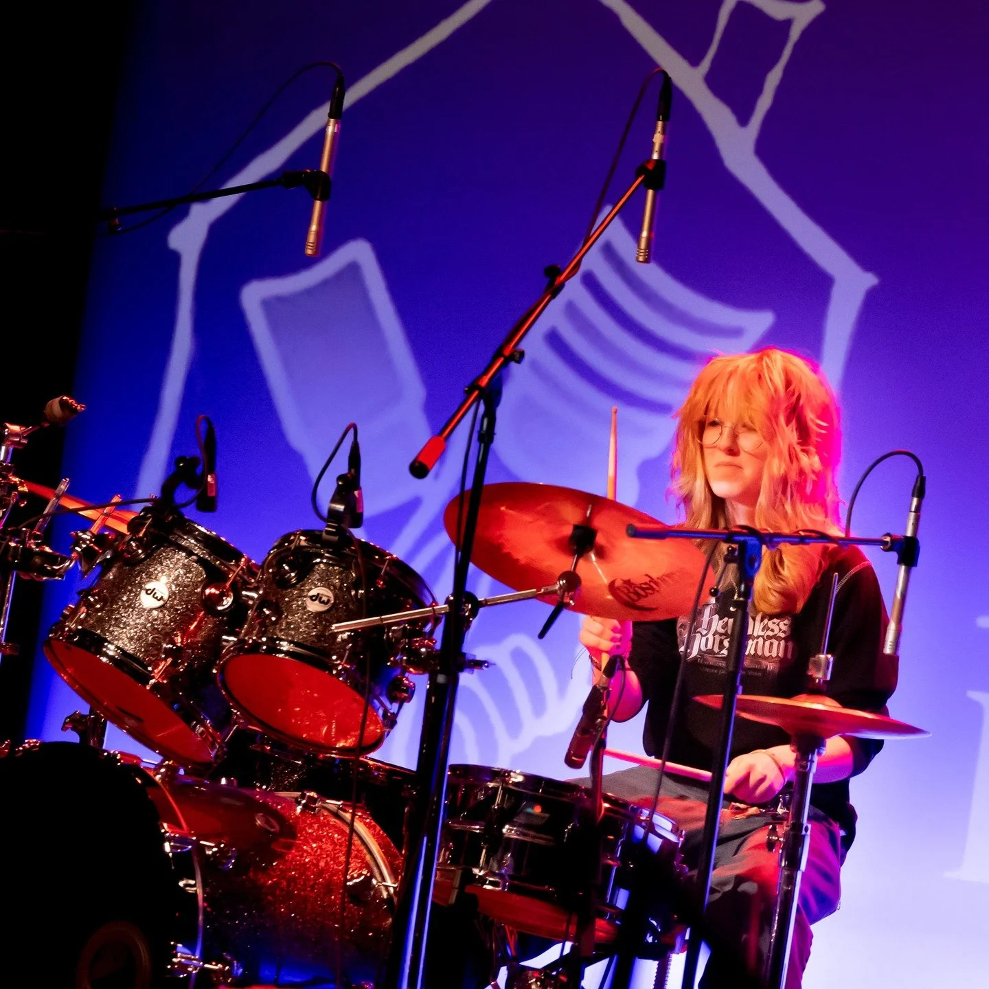 The Slvdge took the stage for their cover of, 'Zombie,' by the Cranberries! Look out for new original music from these extremely talented girls! 

📸 @thruthewyldeglass 

-Be an Artist